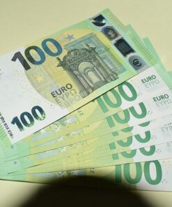 €100 Euro Bills